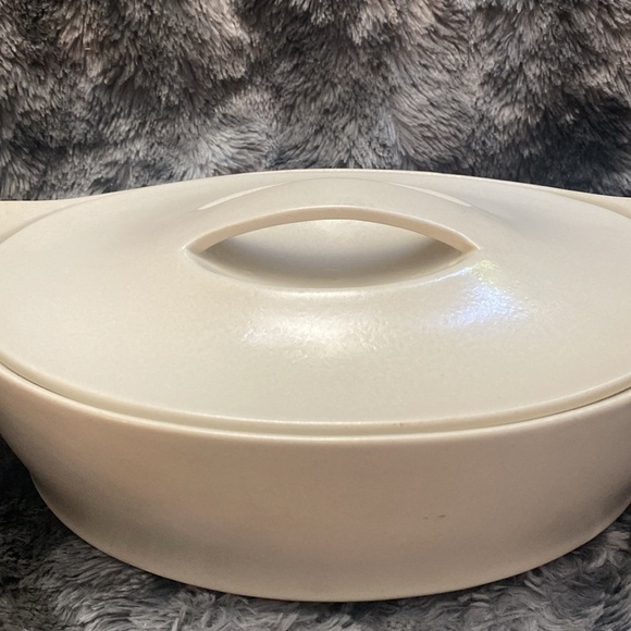 CORNING WARE CREATIONS 2 QT. BEIGE STONEWARE CASSEROLE
DISH W/ COVER - Picture 4 of 16
